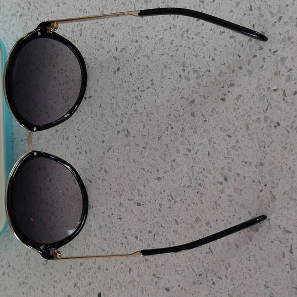 KATE SPADE Black Round Sunglasses Comes With Teal 🩵 Case No Call Outs Warn Once - Picture 4 of 8